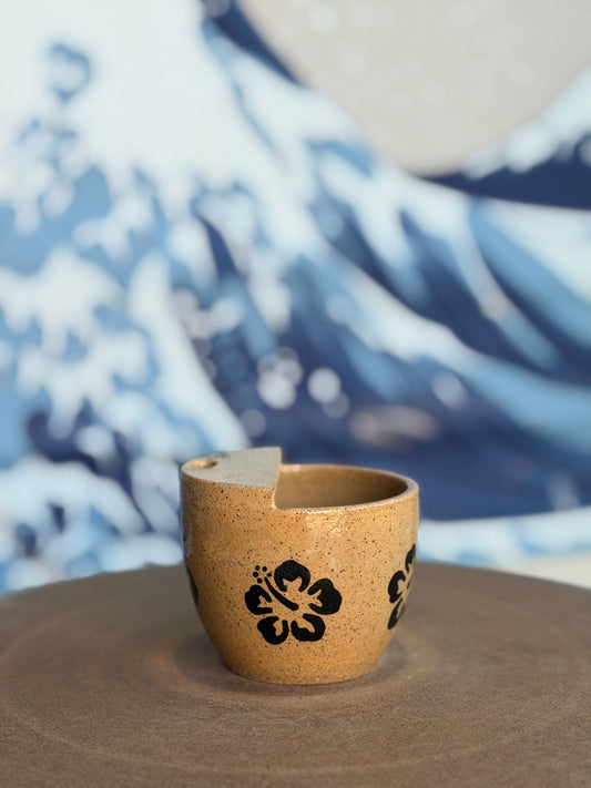 Black on Tan Hibiscus to-go mug | Mini